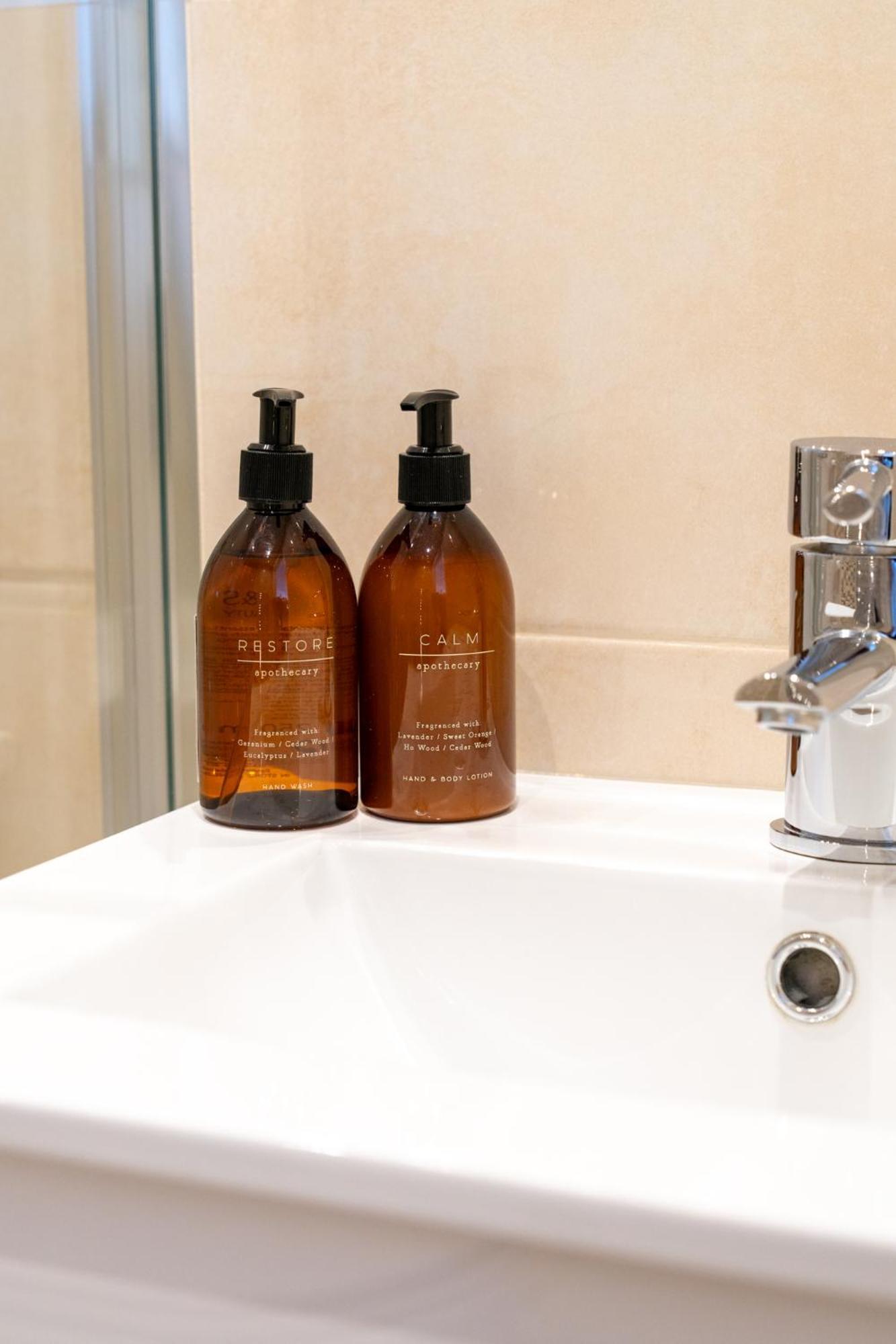 Trethvor House Ensuite Double Room With Free Parking In Quiet Residential Area Padstow Kültér fotó